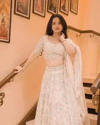 Escort Nawa